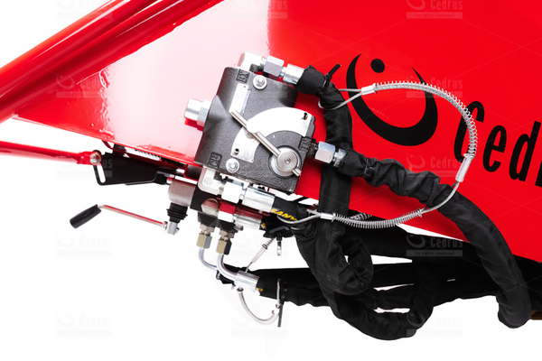 Rozdrabniacz spalinowy Cedrus RB05PRO-HE do 12 cm z elektrycznym rozrusznikiem i hydraulicznym podajnikiem gałęzi + Wkrętarka
